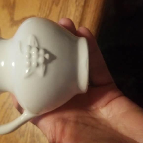 Vintage Ceramic Miniature White Grape Design Creamer and Bowl/Saucer Set - Picture 11 of 11